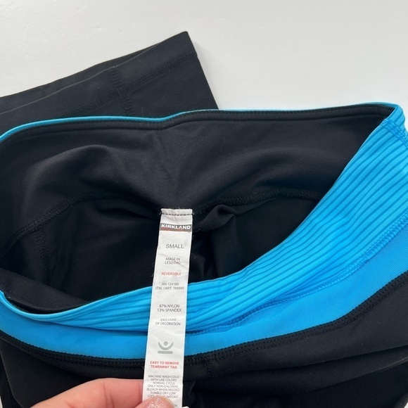 Kirkland Signature Capri Reversible Blue/Black Ladies Small - Picture 2 of 4